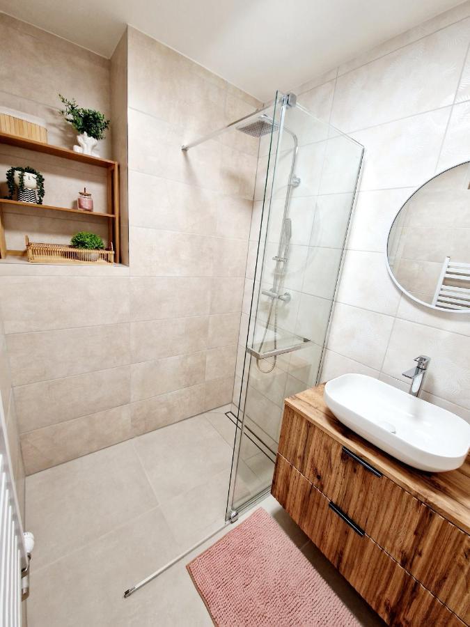 City Center Apartment - Self Check-In Spišská Nová Ves Esterno foto